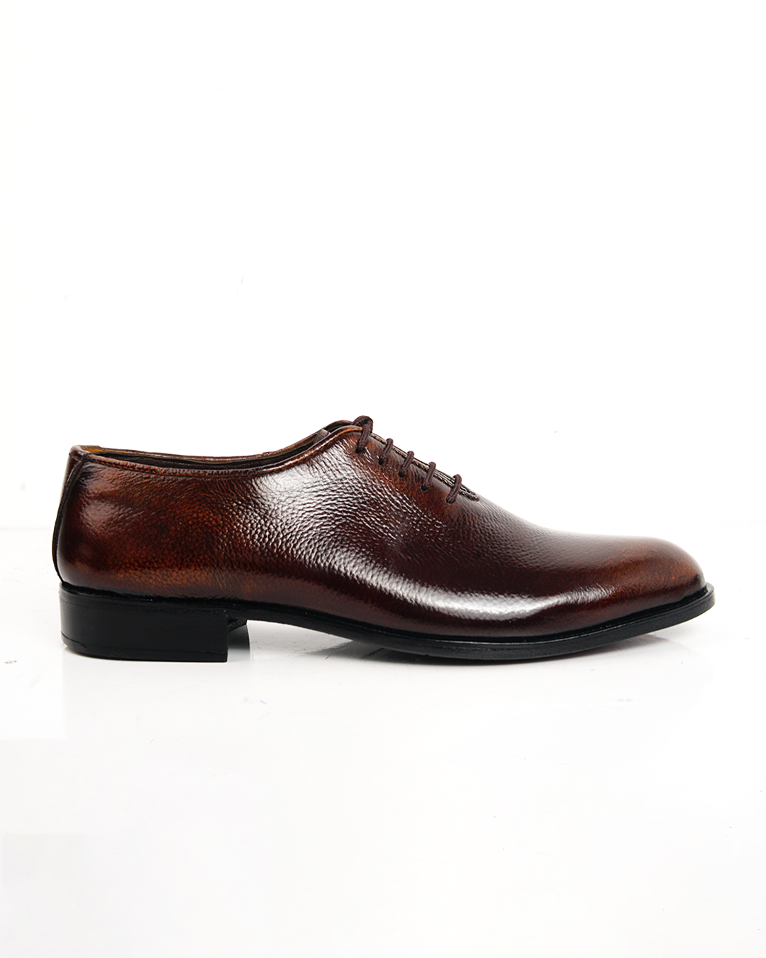Royal wholecut shoes